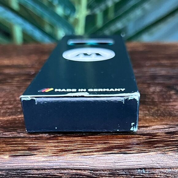 Molotow One4All Acrylic Twin Pump Marker in Lagoon Blue. 1.5mm/4mm Nibs. 3 Pack. - Picture 12 of 13